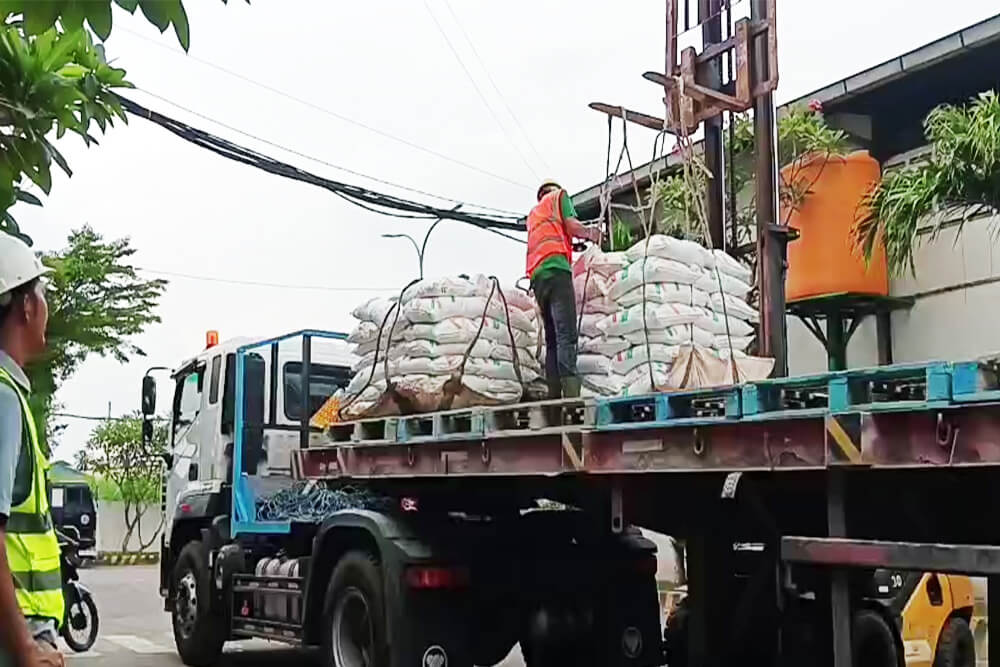 Proses Loading di Pabrik Pupuk Saraswati di Mojokerto